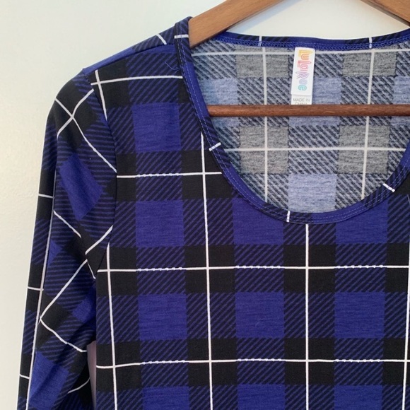 LulaRoe Blue and Black Lynnae XS Long Sleeve Shirt - Picture 2 of 5